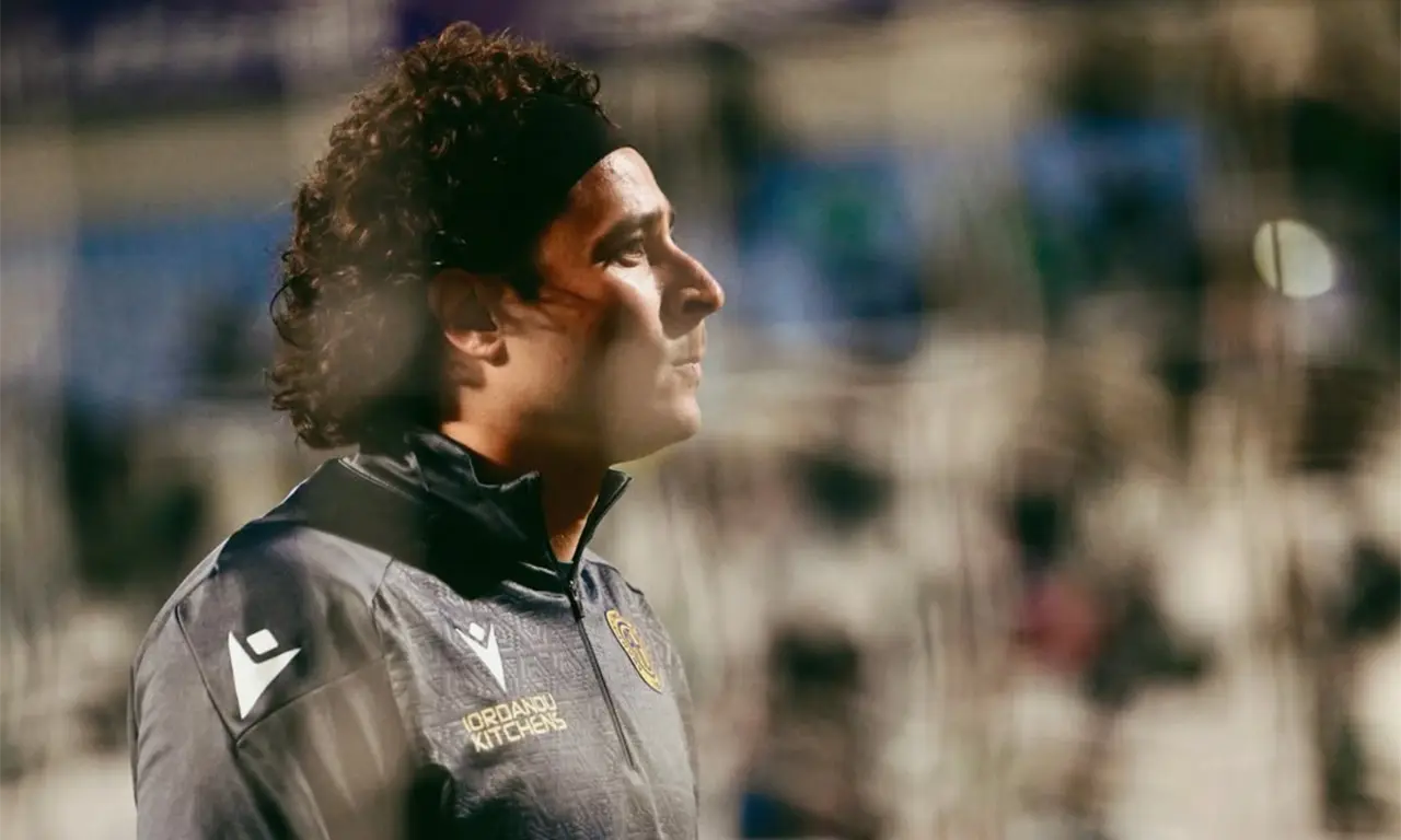  Guillermo Ochoa recibió tres goles en la derrota 3-2 del AEL Limassol ante APOEL, actuación que reaviva dudas sobre su nivel rumbo al Mundial 2026. 