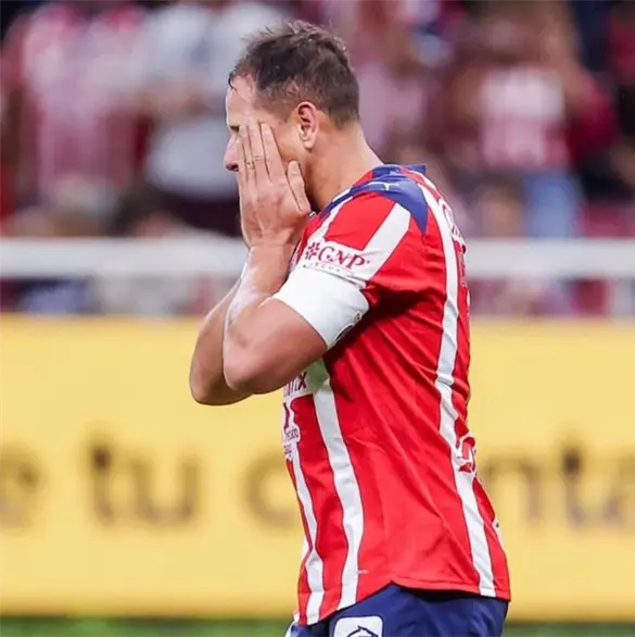 &iquest;Enloqueci&oacute;? La nueva reflexi&oacute;n viral de Chicharito