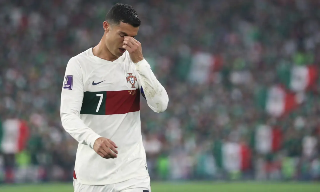  La lesión de Cristiano Ronaldo lo tendría fuera entre dos y cuatro semanas, por lo que el astro portugués prácticamente se perdería el partido entre México y Portugal. 