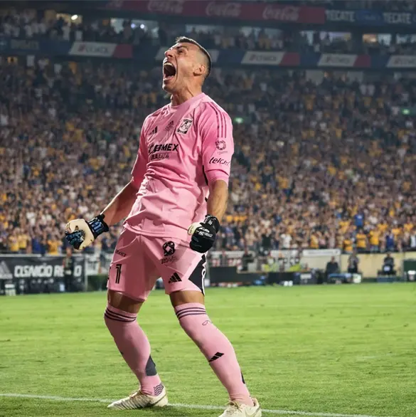 El pol&eacute;mico gesto de Nahuel Guzm&aacute;n contra la afici&oacute;n de Rayados