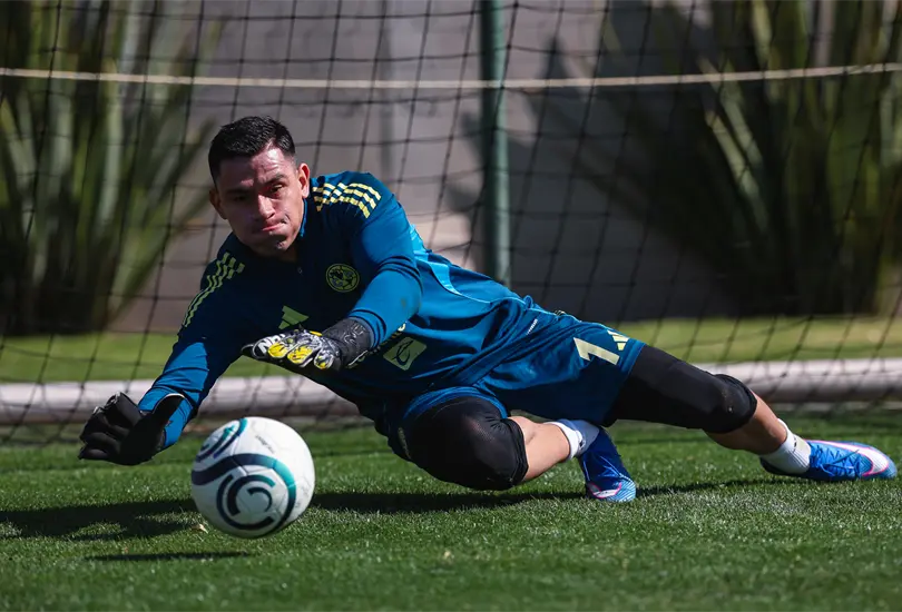 Rodolfo Cota defendi&oacute; el arco azulcrema en Quer&eacute;taro tras la decisi&oacute;n estrat&eacute;gica de Jardine.