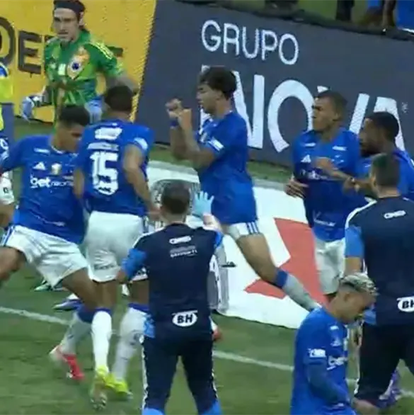 Trist&iacute;simo, la lamentable bronca que se desat&oacute; en el Cruzeiro vs Atl&eacute;tico Mineiro