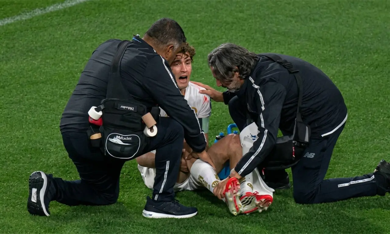  El mediocampista mexicano Marcel Ruiz salió lesionado ante San Diego FC y su estado genera inquietud pensando en el proceso rumbo al Mundial 2026. 