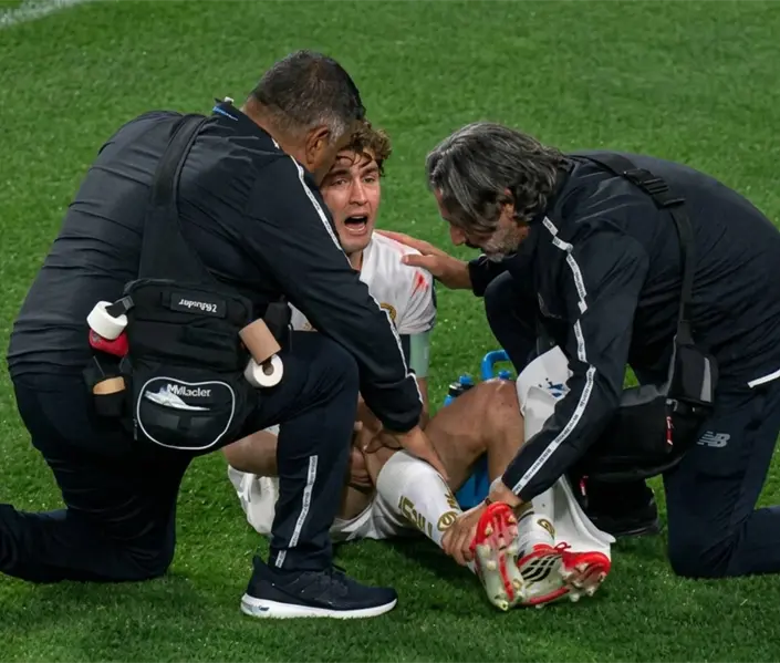 Lo que se sabe de la preocupante lesi&oacute;n de rodilla de Marcel Ruiz