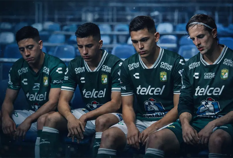 &iexcl;Fiera en crisis! Le&oacute;n borra a cuatro jugadores y los manda a la Sub-21