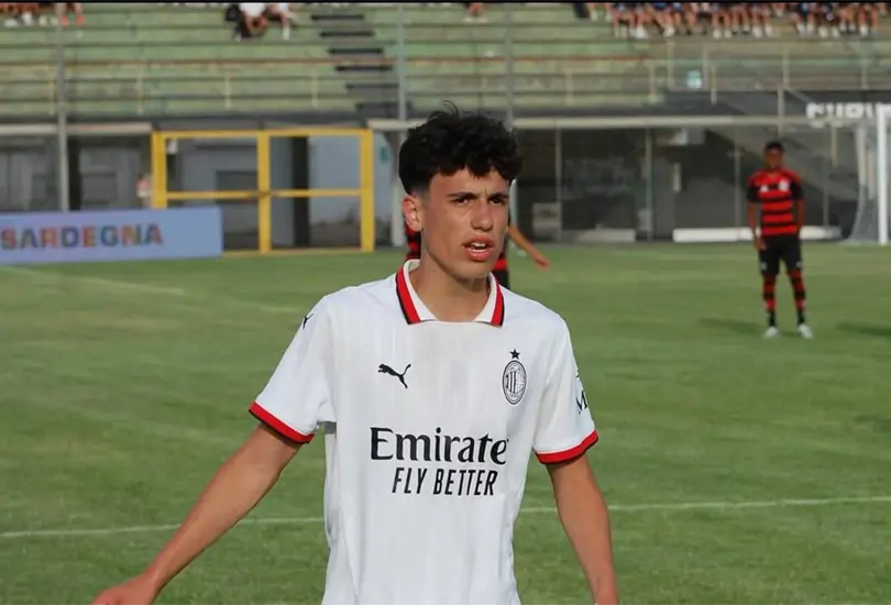 Matteo Zanacca, defensor de 15 a&ntilde;os en la cantera del AC Milan, presume ra&iacute;ces mexicanas y apunta a futuro prometedor.