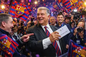 Laporta arrasa y es reelecto como presidente del Barcelona