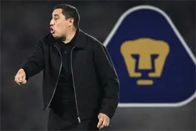 Gesto pol&eacute;mico de Efra&iacute;n Ju&aacute;rez iba dirigido a la directiva de Pumas