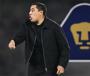 Gesto pol&eacute;mico de Efra&iacute;n Ju&aacute;rez iba dirigido a la directiva de Pumas