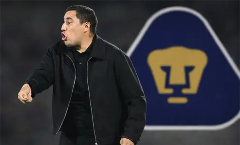 Gesto pol&eacute;mico de Efra&iacute;n Ju&aacute;rez iba dirigido a la directiva de Pumas