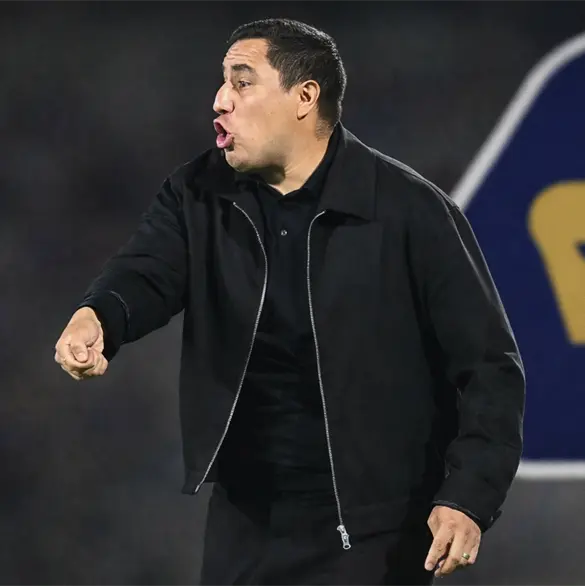 Gesto pol&eacute;mico de Efra&iacute;n Ju&aacute;rez iba dirigido a la directiva de Pumas