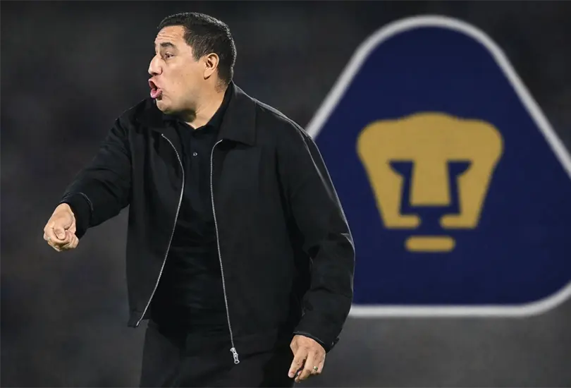 Gesto pol&eacute;mico de Efra&iacute;n Ju&aacute;rez iba dirigido a la directiva de Pumas