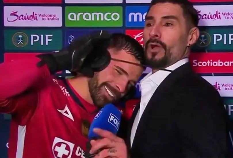 Cruz Azul avanz&oacute; en Concacaf, pero un momento entre Gudi&ntilde;o y Yosgart en TV llam&oacute; la atenci&oacute;n por lo peculiar.