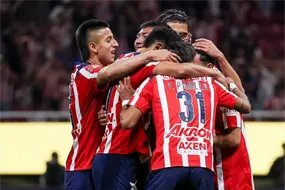 M&aacute;s l&iacute;deres que nunca, todo lo que dej&oacute; el triunfo de Chivas vs Le&oacute;n