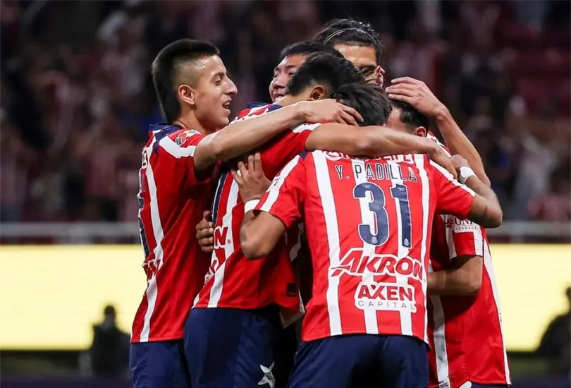 Chivas m&aacute;s l&iacute;der que nunca