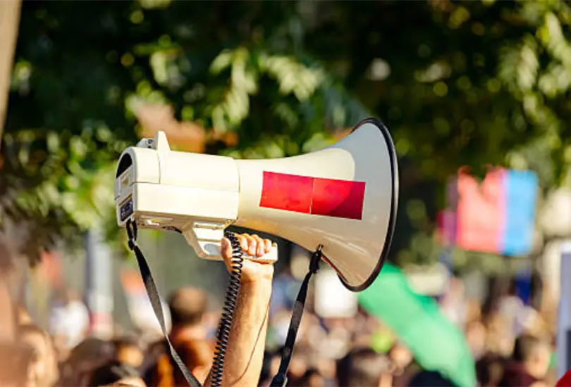 La CNTE mantiene bloqueos y movilizaciones.