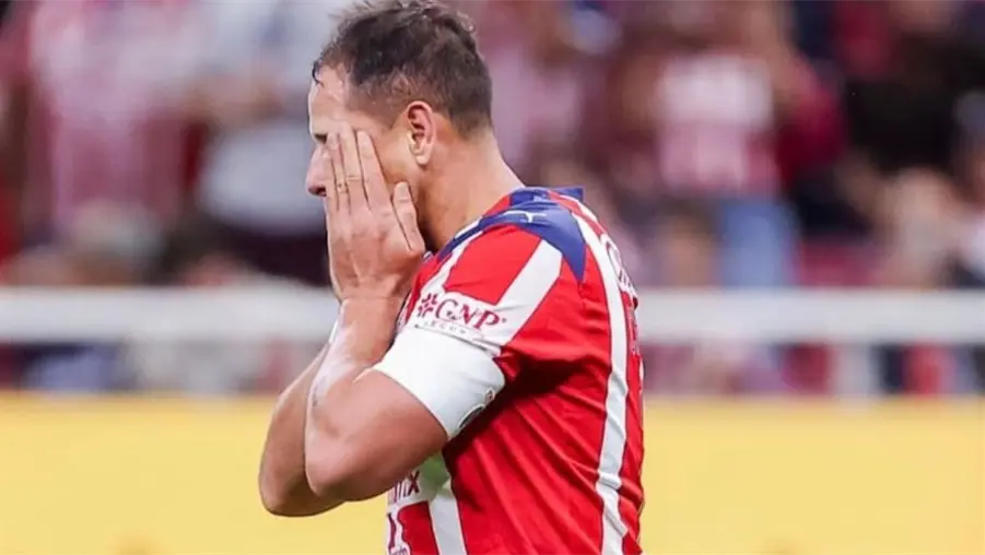 VIDEO: Chicharito Hern&aacute;ndez llora al explicar su fallo con Chivas