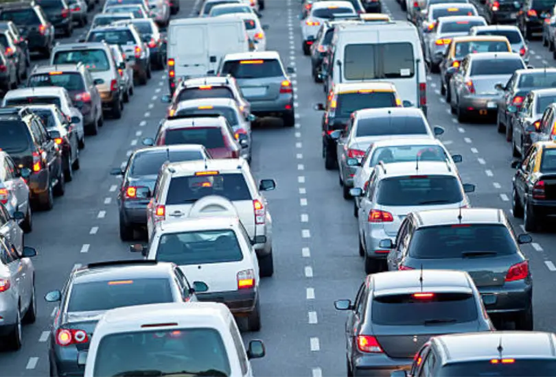 Antes de salir, revisa si tu auto tiene restricciones este viernes Antes de salir, revisa si tu auto tiene restricciones este viernes