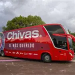 Autobús de las Chivas sufre incidente en camino a enfrentar a Rayados Autobús de las Chivas sufre incidente en camino a enfrentar a Rayados