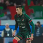 César Montes reaparece en Lokomotiv con gol y festejo mexicano César Montes reaparece en Lokomotiv con gol y festejo mexicano