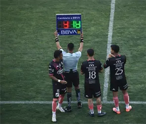 La sanci&oacute;n que podr&iacute;a sufrir Guerra por empujar al cuarto &aacute;rbitro