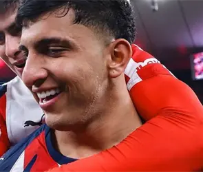 Gesto de l&iacute;der, el gran acto de Milito con Brian Gonz&aacute;lez