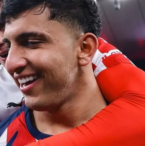 Gesto de l&iacute;der, el gran acto de Milito con Brian Gonz&aacute;lez