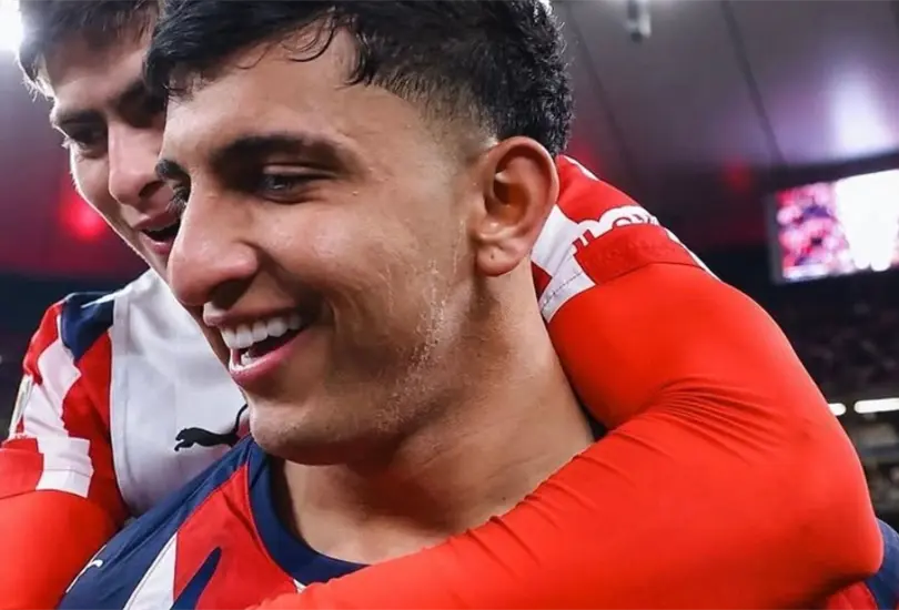 Gran gesto de Milito con Cotorro