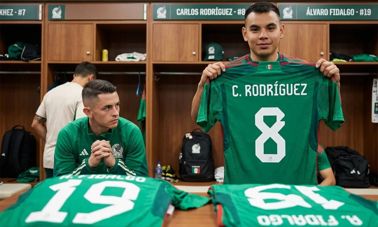  Álvaro Fidalgo ya tiene dorsal para su debut con México, pero no es el esperado. El 'Maguito' se quedó sin su icónico 8 por la jerarquía de un jugador de Cruz Azul. 