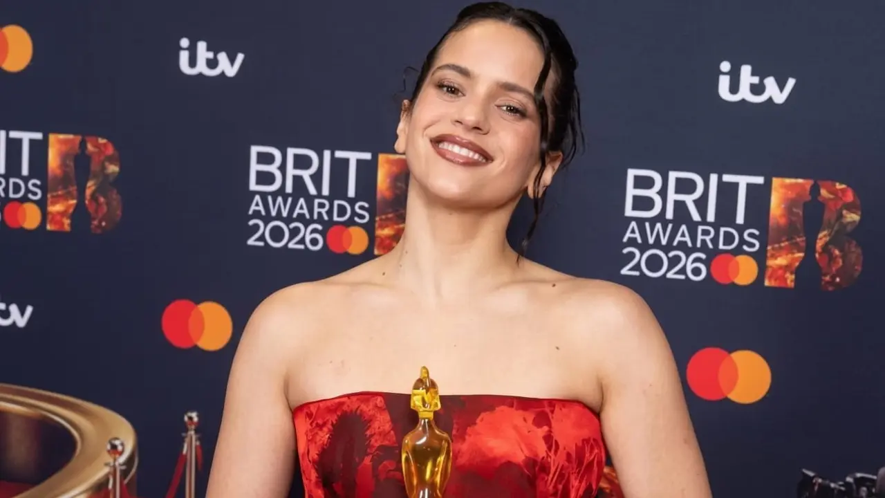  Rosalía tuvo que suspender su concierto en Milán tras presentar una fuerte intoxicación. 