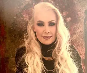 &iquest;Expulsi&oacute;n para Laura Zapata? La acusan de racismo contra &acute;El Divo&acute;