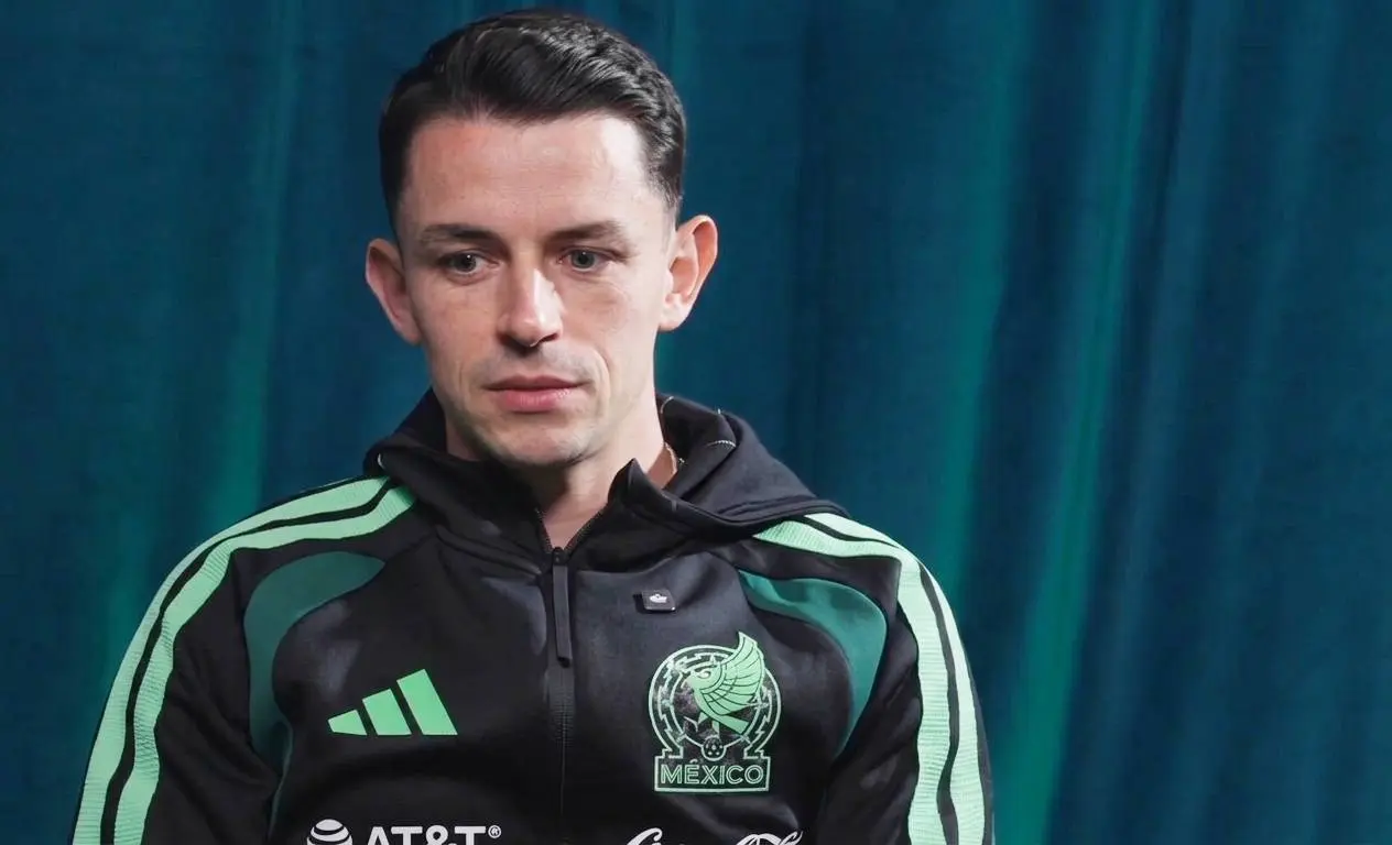  Aficionados cuestionan la convocatoria de Álvaro Fidalgo ante Portugal tras sus declaraciones pasadas sobre preferir a la selección de España. 