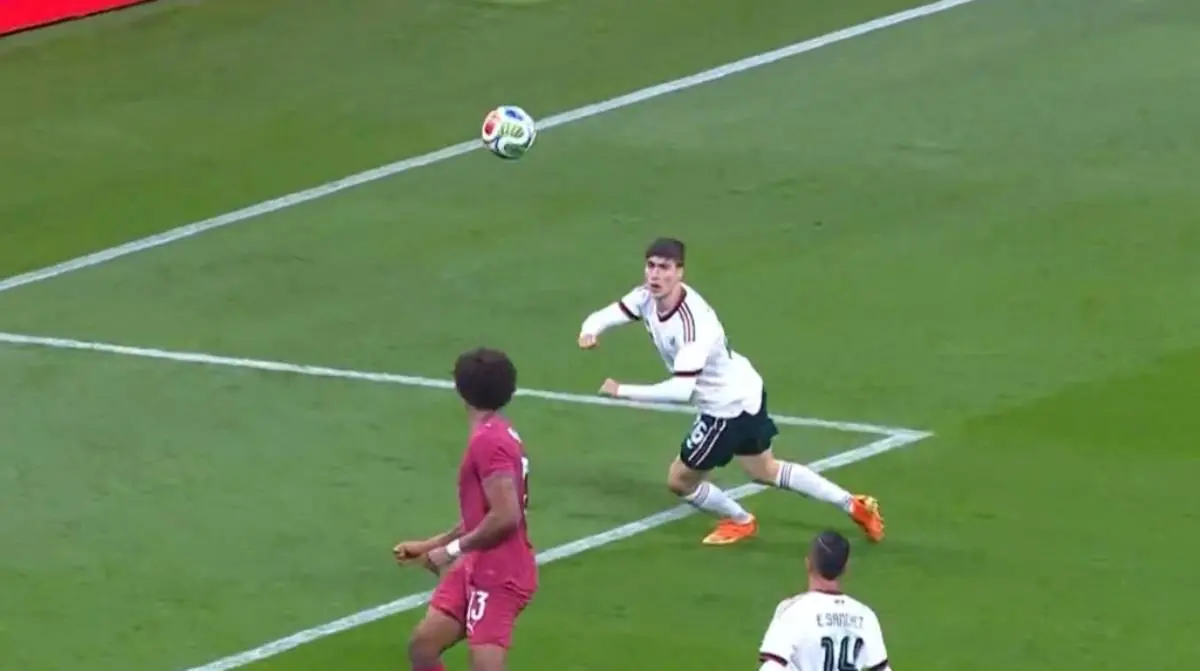  Armando ‘Hormiga’ González ingresó de cambio ante Portugal en el Estadio Azteca y rozó el gol del triunfo para la Selección Mexicana. 