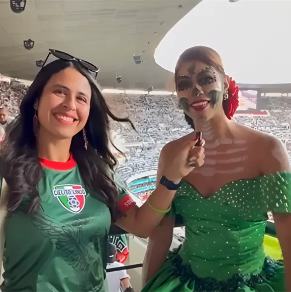 Ella es la "Catrina andante" que se rob&oacute; el show en el Estadio Banorte