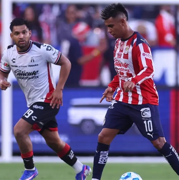 (VIDEO) Batalla campal entre aficionados de Chivas y Atlas en California