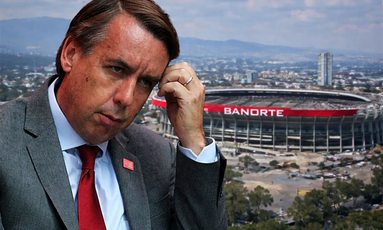  Emilio Azcárraga, dueño del Club América, se encuentra "lo que le sigue de molesto" tras las fallas logísticas y el estado real del Estadio Azteca. 