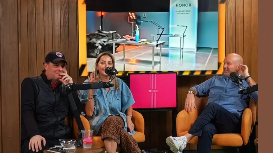 Esposa de Luis Garc&iacute;a lanza advertencia a Fey por likes