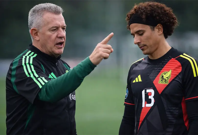 Guillermo Ochoa habr&iacute;a recibido un mensaje directo de Javier Aguirre sobre su rol en la Selecci&oacute;n Mexicana rumbo al Mundial 2026.
