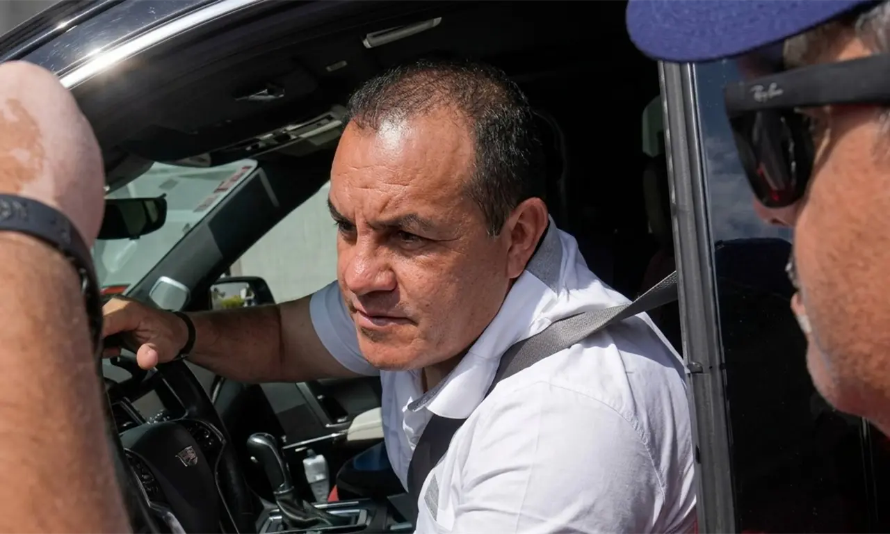  Cuauhtémoc Blanco evitó la caminata de un kilómetro en el Estadio Banorte por su acceso a palcos, pero no pudo eludir una multa por circular sin placas. 