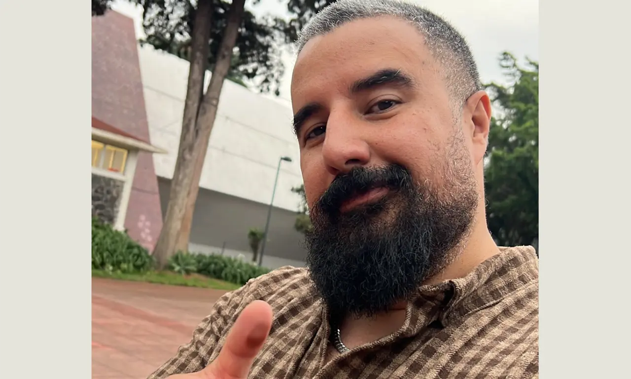  Álvaro Morales, comentarista deportivo y ahora estratega, fue presentado como nuevo DT de Peluche Caligari 