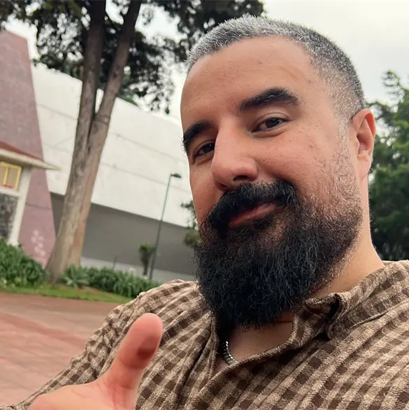 &iexcl;De los micr&oacute;fonos a la cancha! &Aacute;lvaro Morales ser&aacute; DT