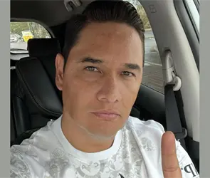 Mois&eacute;s Mu&ntilde;oz reaparece tras hospitalizaci&oacute;n y aclara su estado de salud