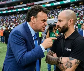 &iquest;Lo reta a los golpes? Faitelson y Crosas protagonizan tenso momento