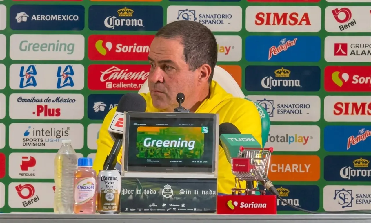  André Jardine lanzó un mensaje que dejó ver el ambiente que hay en el vestidor del América tras su empate ante Santos. 