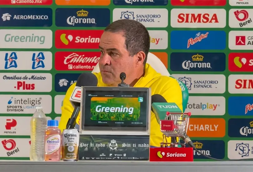 André Jardine lanzó un mensaje que dejó ver el ambiente que hay en el vestidor del América tras su empate ante Santos. André Jardine lanzó un mensaje que dejó ver el ambiente que hay en el vestidor del América tras su empate ante Santos.