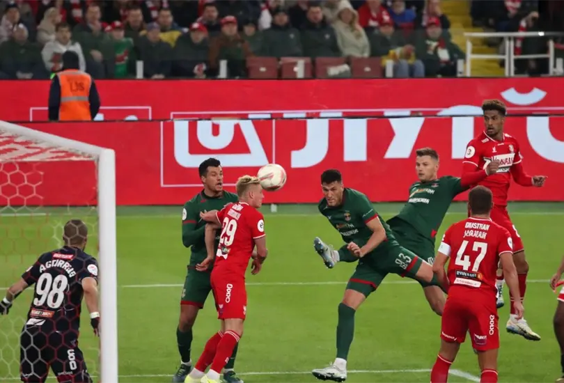 El mexicano César Montes celebró su gol en el Derbi de Moscú, segundo consecutivo con Lokomotiv. El mexicano César Montes celebró su gol en el Derbi de Moscú, segundo consecutivo con Lokomotiv.