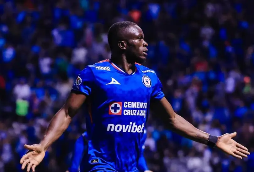 Christian Ebere celebr&oacute; su primer gol con Cruz Azul, pero no podr&aacute; viajar a EE.UU. por problemas de visa.