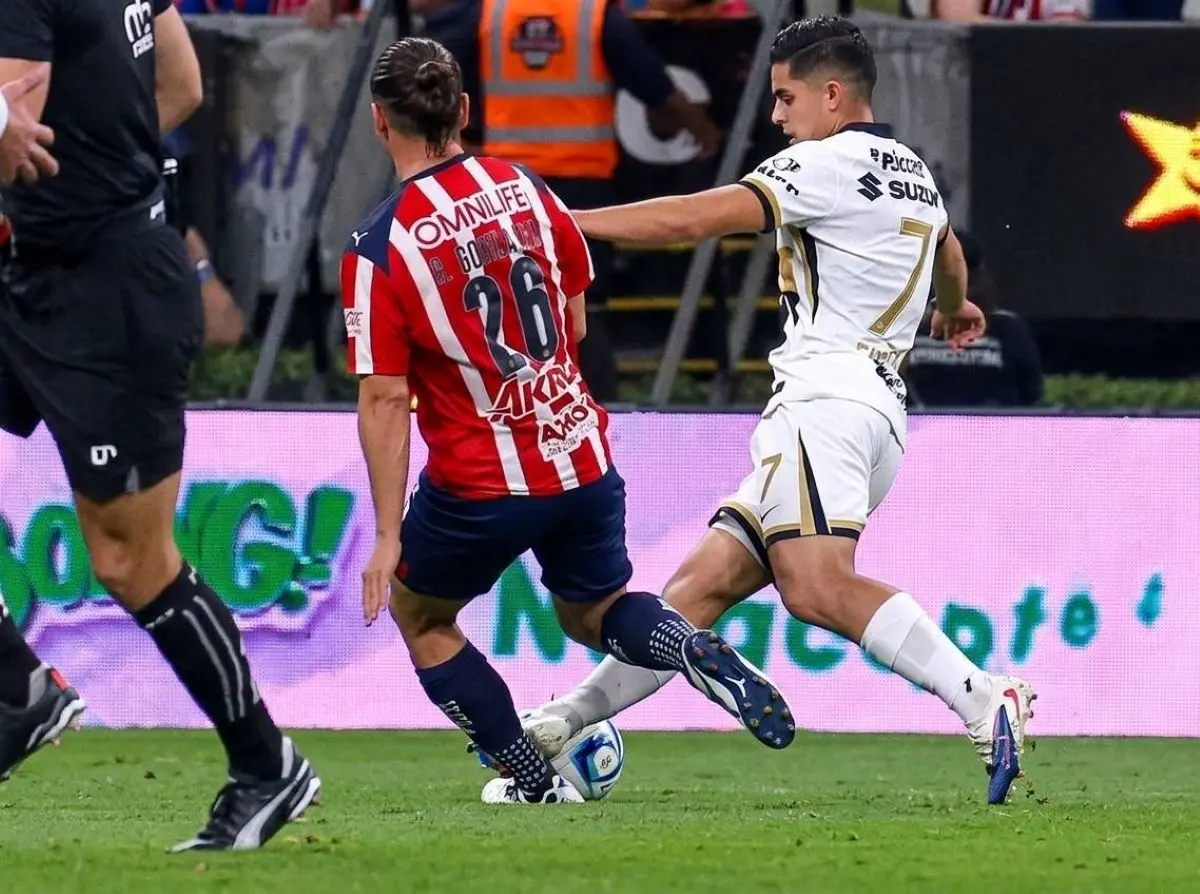  ¿Era roja? la entrada polémica de López sobre el Oso González 