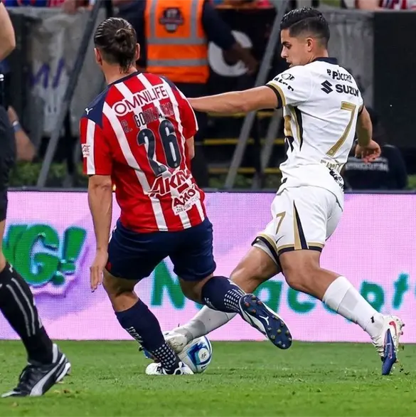 Ex&aacute;rbitros aseguran que era roja la entrada de L&oacute;pez sobre el Oso Gonz&aacute;lez