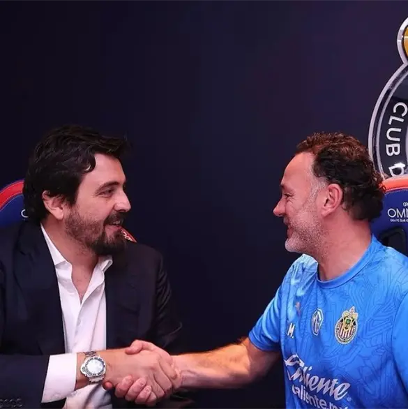 Gran gesto, el detalle de Amaury Vergara con aficionado de Chivas